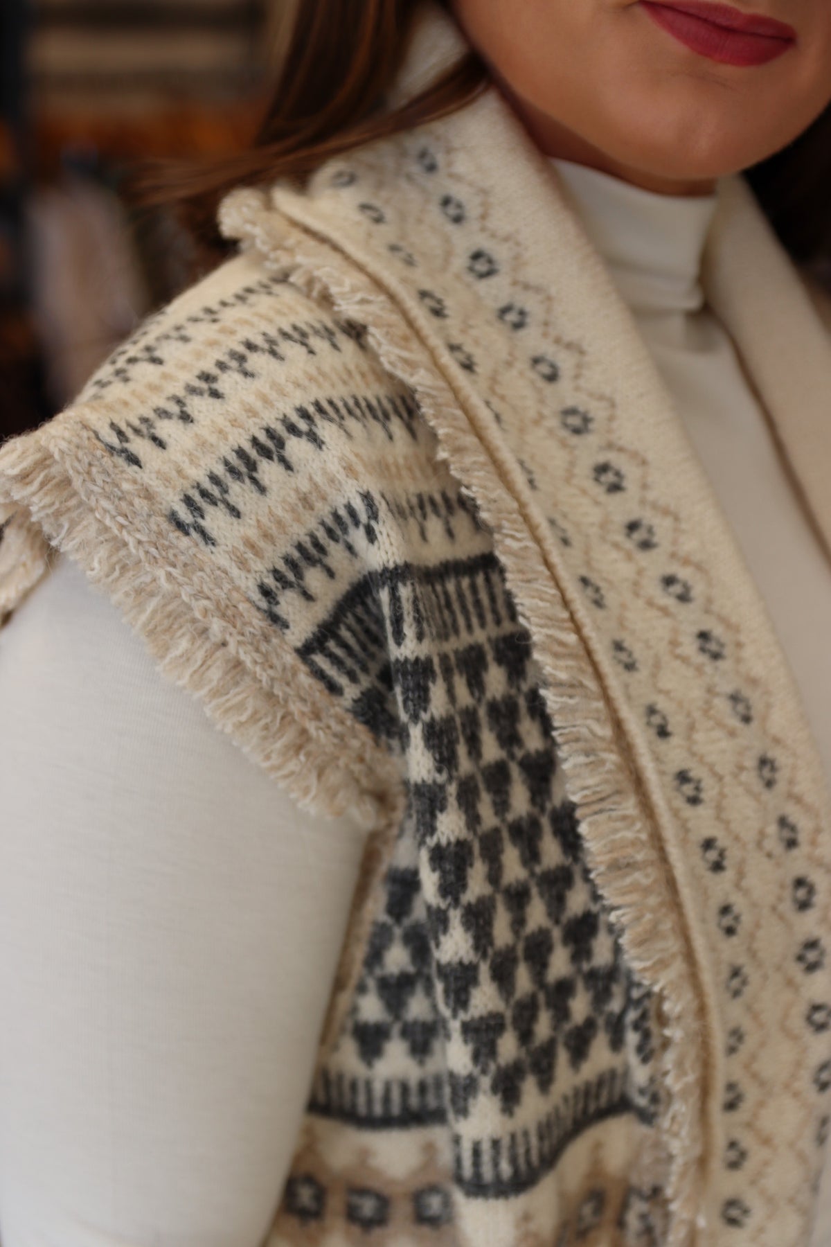 ELAN PATTERN WAIST TIE SLEEVELESS CARDI