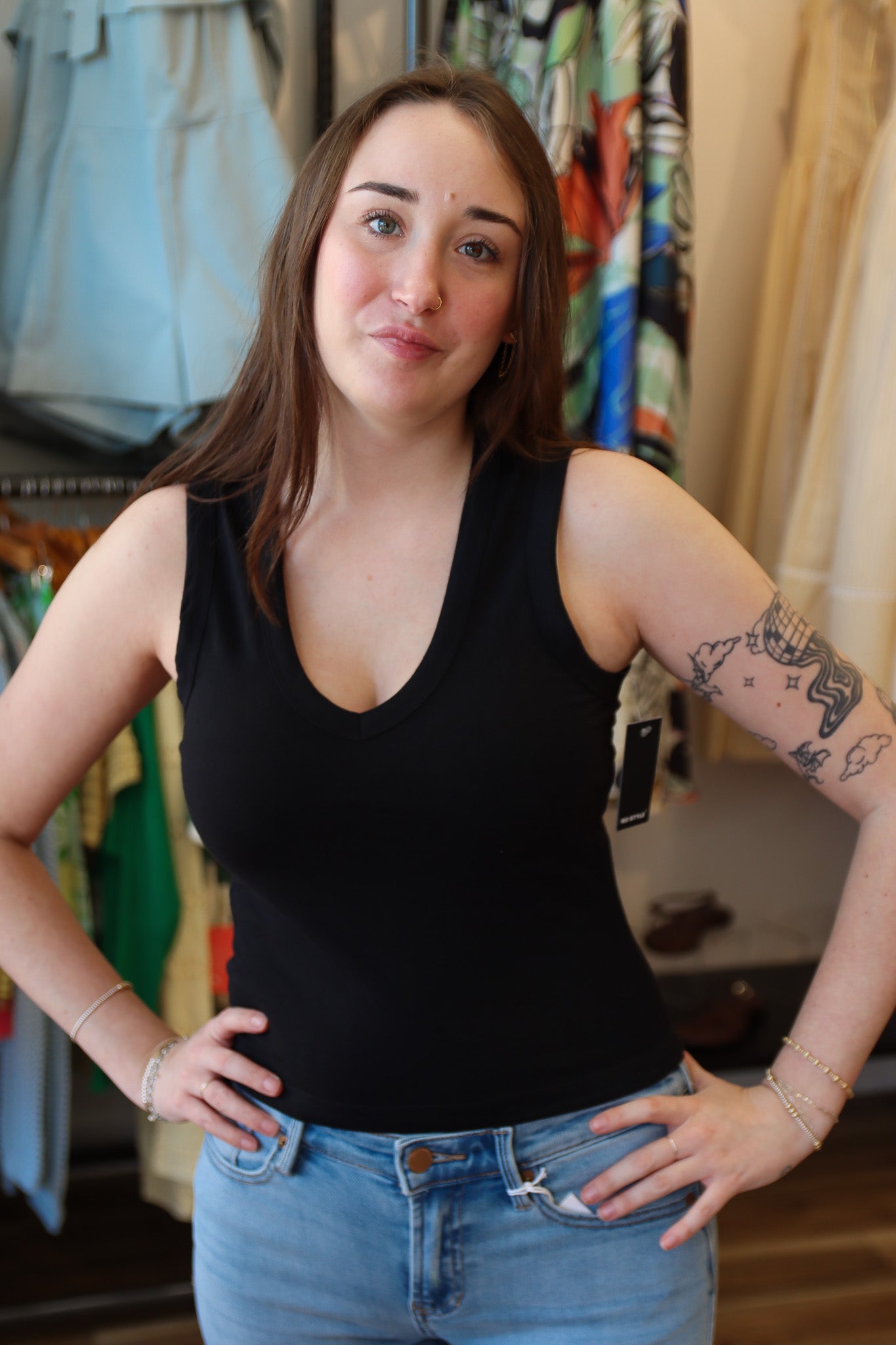 RD STYLE “MAXIM” SLEEVELESS V-NECK TANK