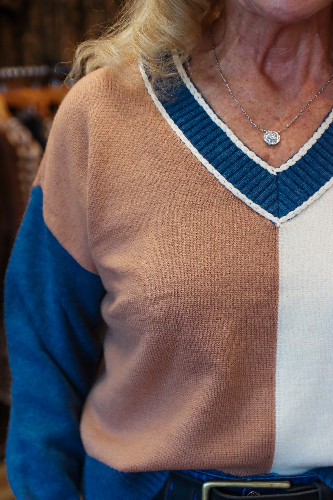 MYRA COLOR BLOCKED VNECK