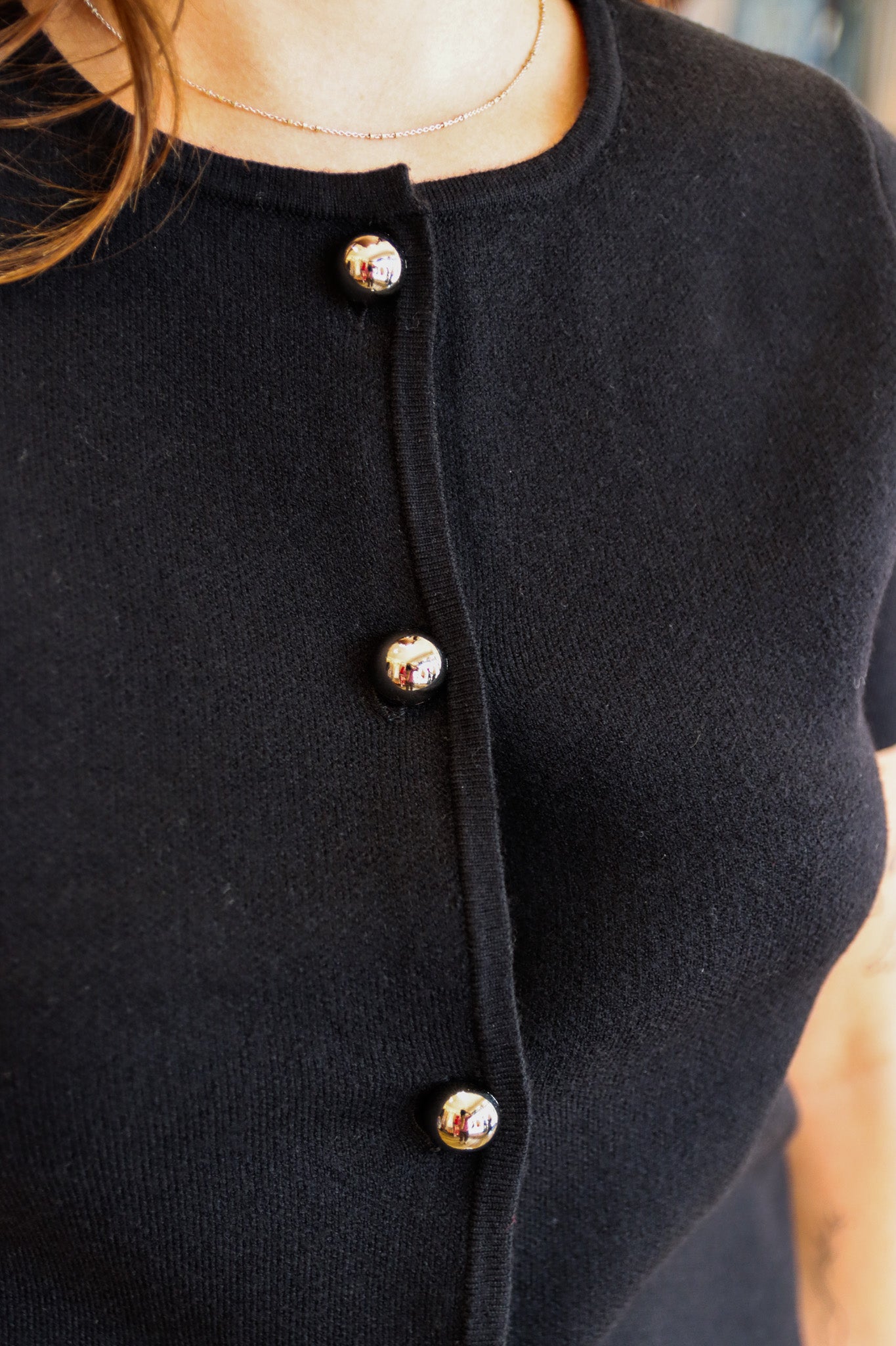 SIHAM SHORT SLEEVE V-NECK GOLD BUTTON VEST