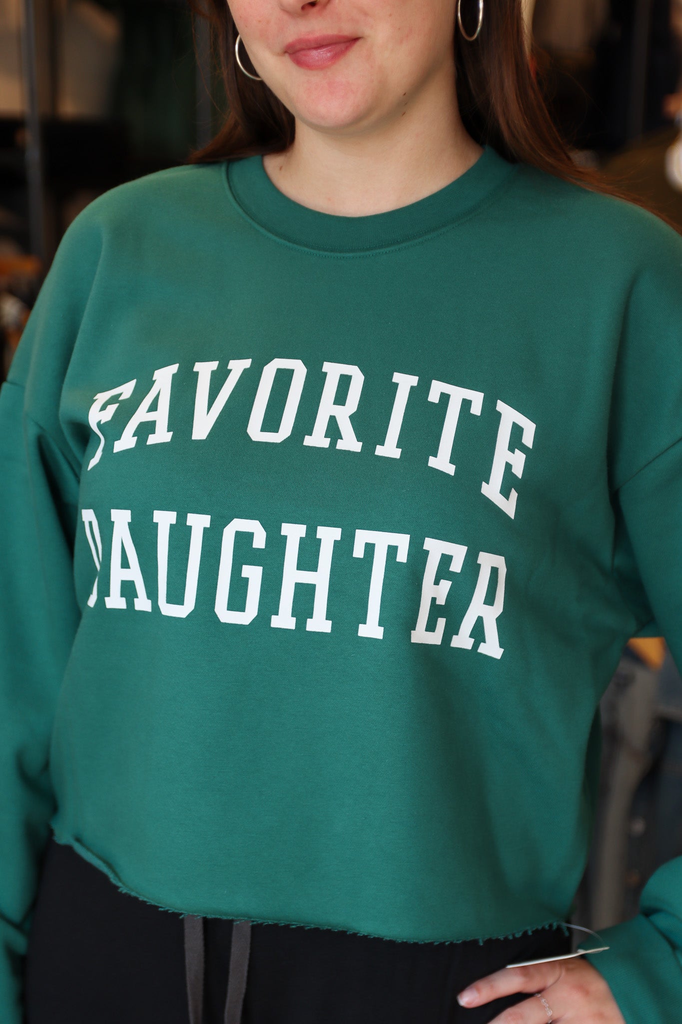 FAVORITE DAUGHTER CROPPED COLLEGIATE SWEATSHIRT