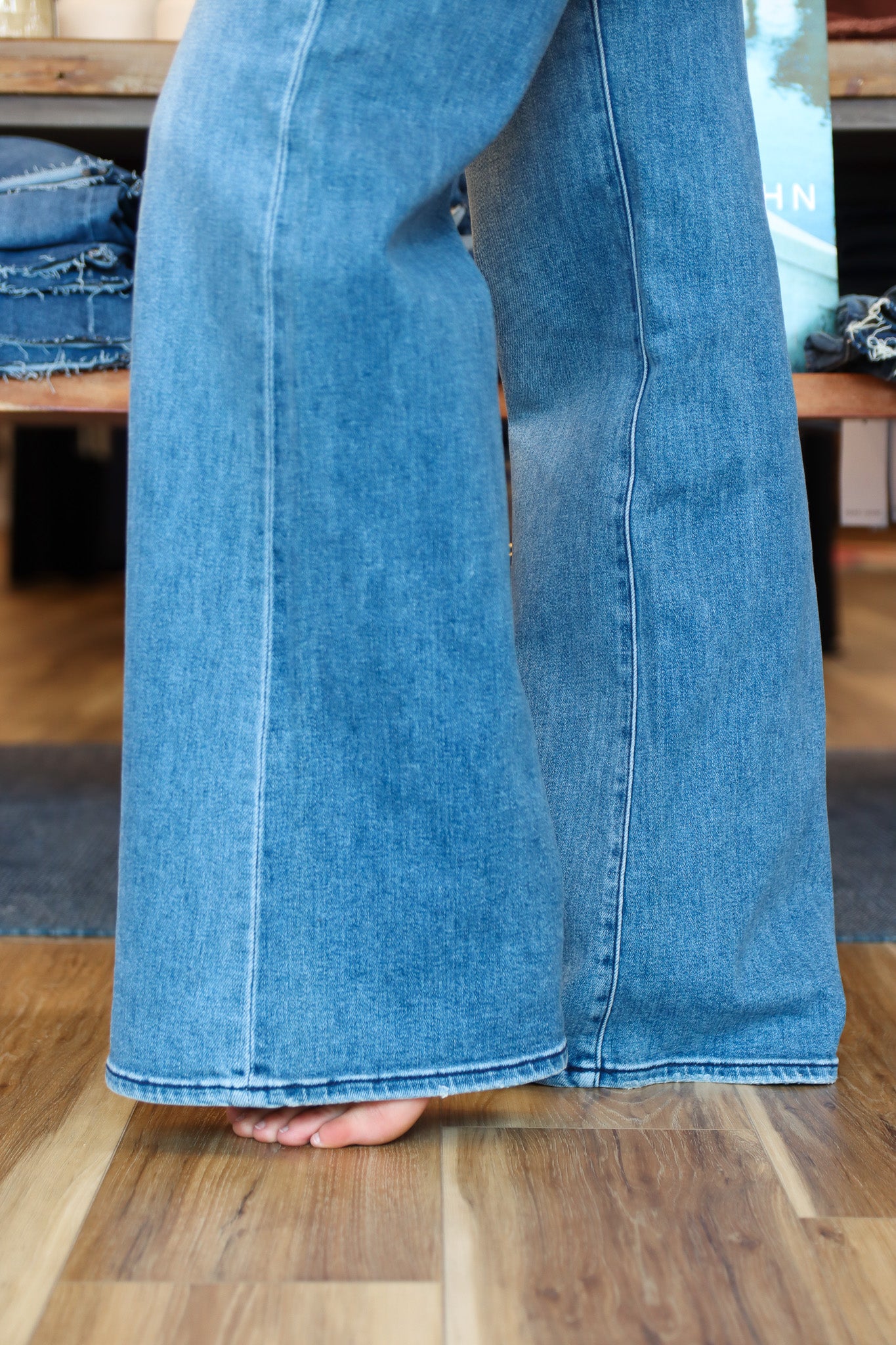 HIDDEN “HAPPI” HIGH RISE FLARE JEAN
