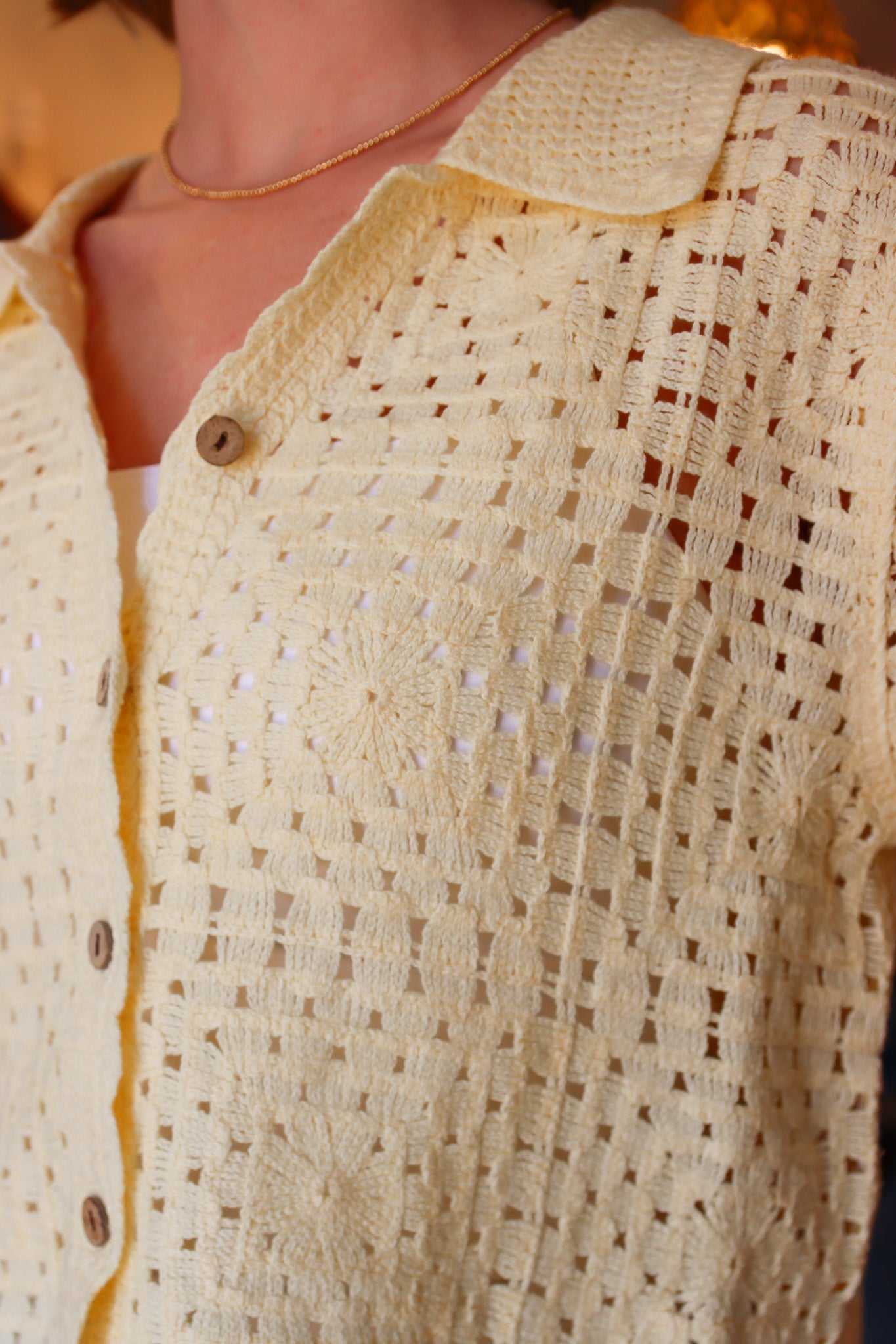 APRICOT CROCHET COLLAR COCONUT BUTTON TOP