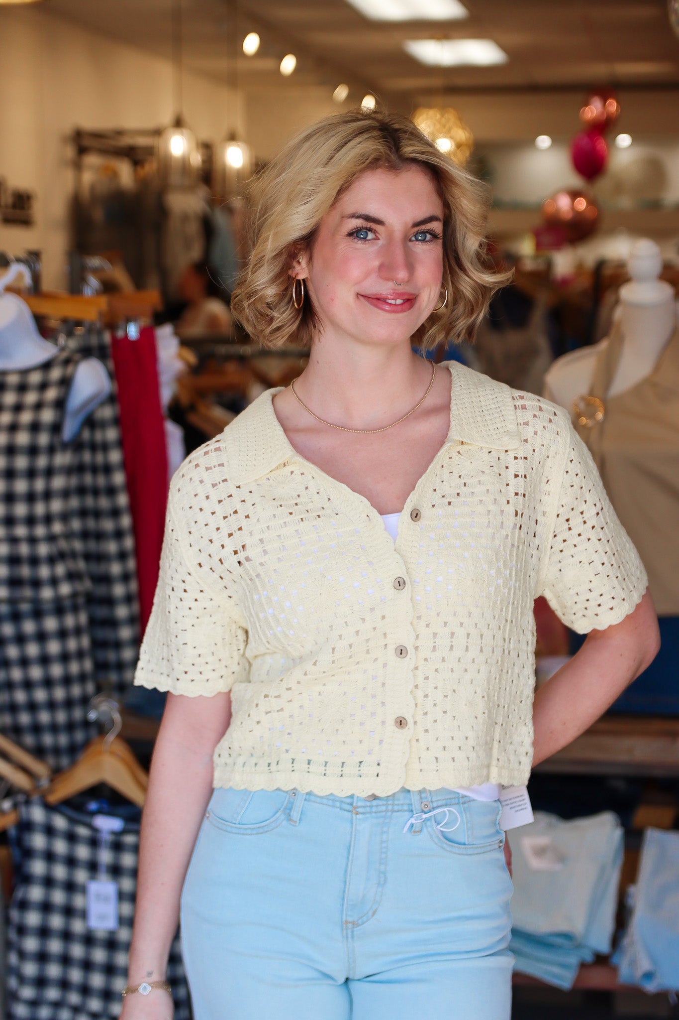 APRICOT CROCHET COLLAR COCONUT BUTTON TOP