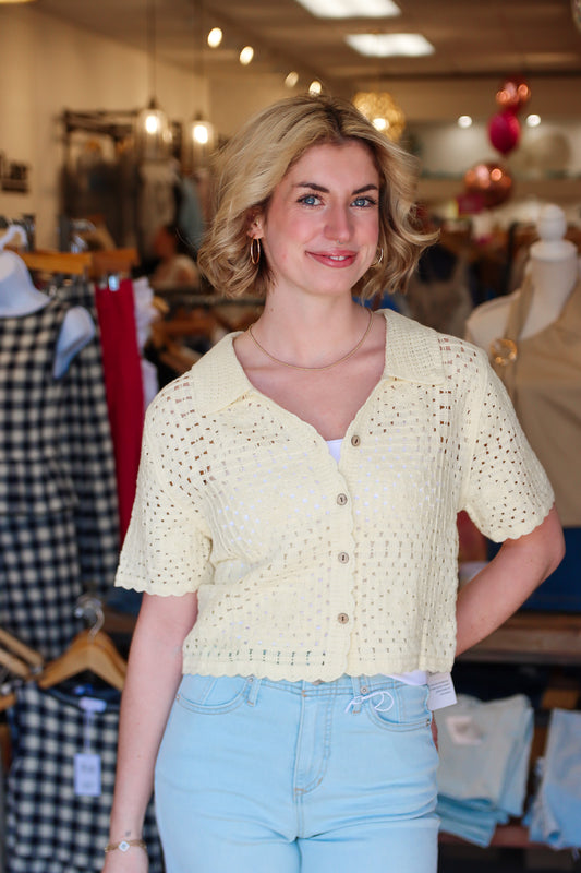 APRICOT CROCHET COLLAR COCONUT BUTTON TOP