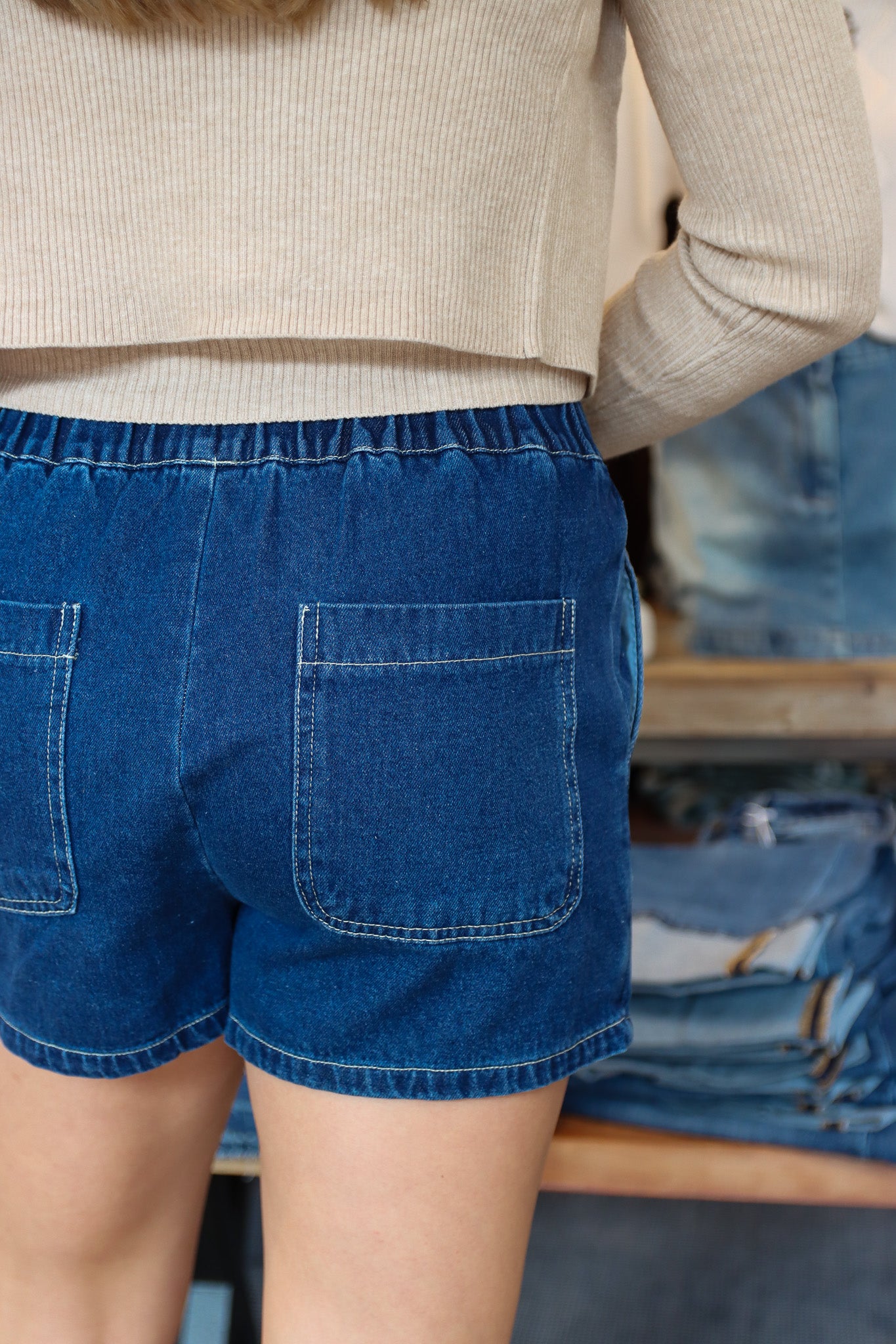 NEEDII WASHED SMOCKED WAISTBAND DENIM SKORT