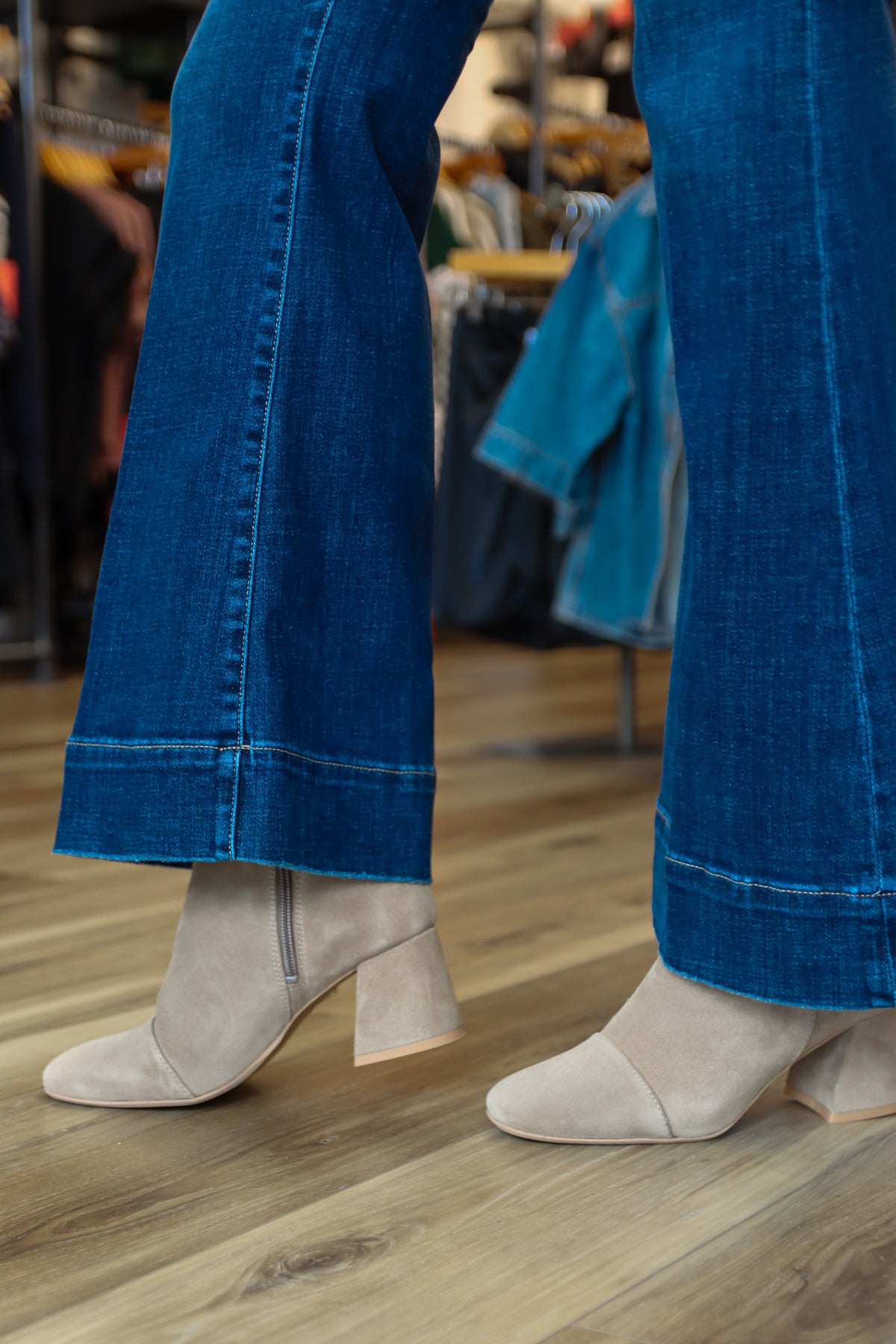 LIVERPOOL “HANNAH” PATCH POCKET FLARE JEAN