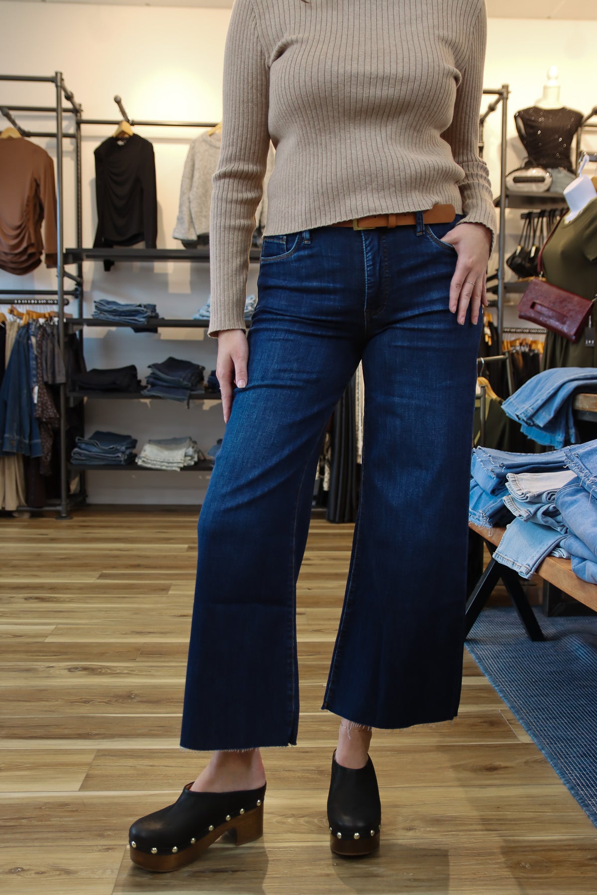 KUT “MEG” WIDE LEG RAW HEM JEAN