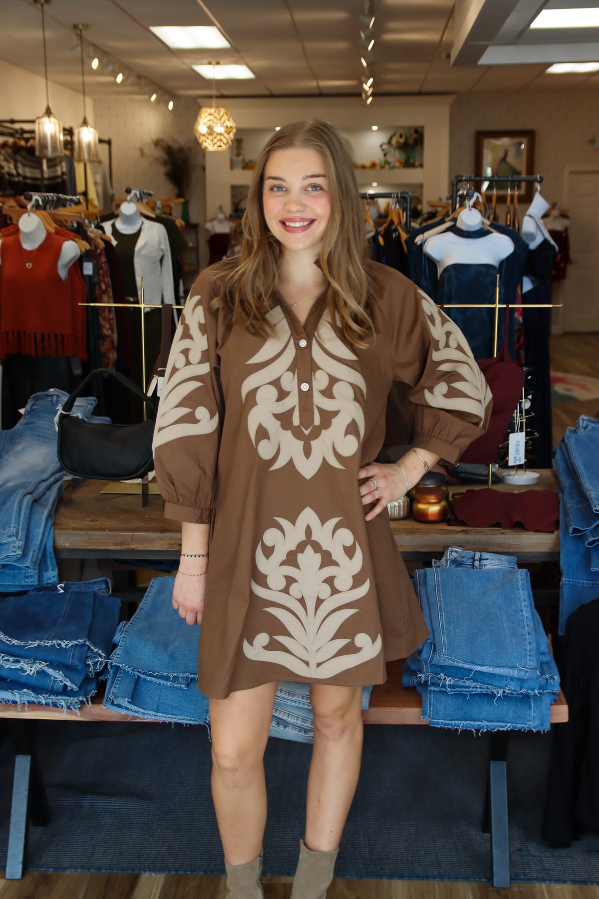 JODIFL FLORAL APPLIQUE SHIFT DRESS