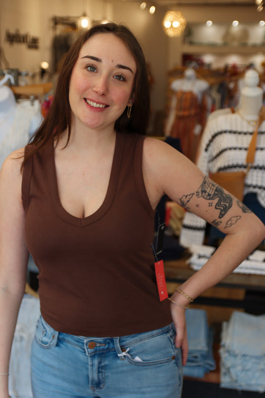 RD STYLE “MAXIM” SLEEVELESS V-NECK TANK