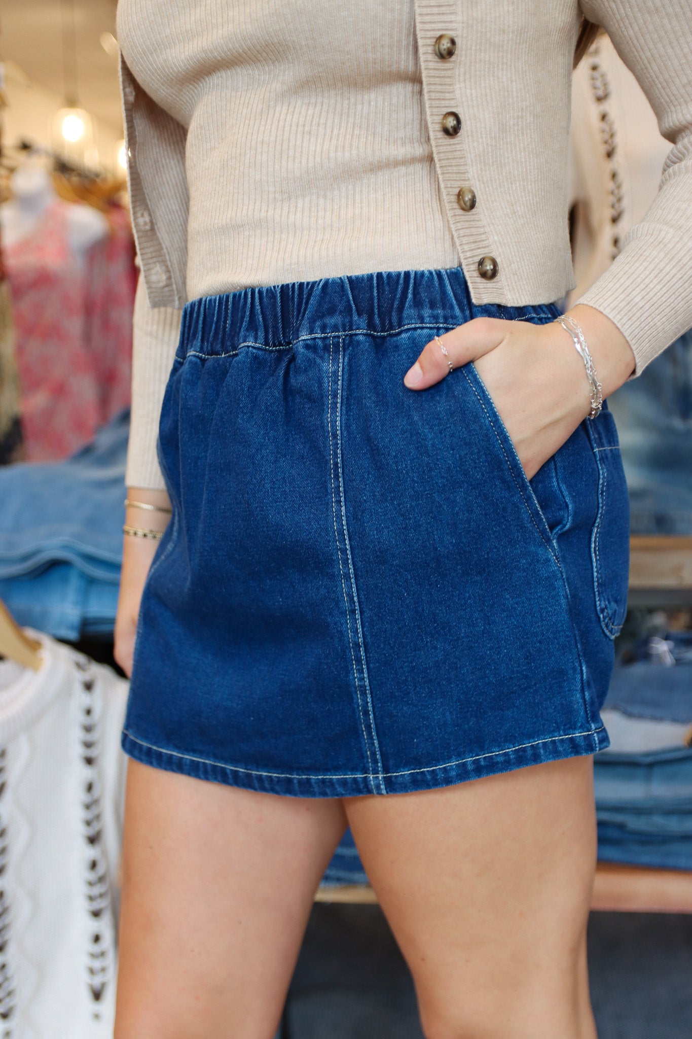 NEEDII WASHED SMOCKED WAISTBAND DENIM SKORT