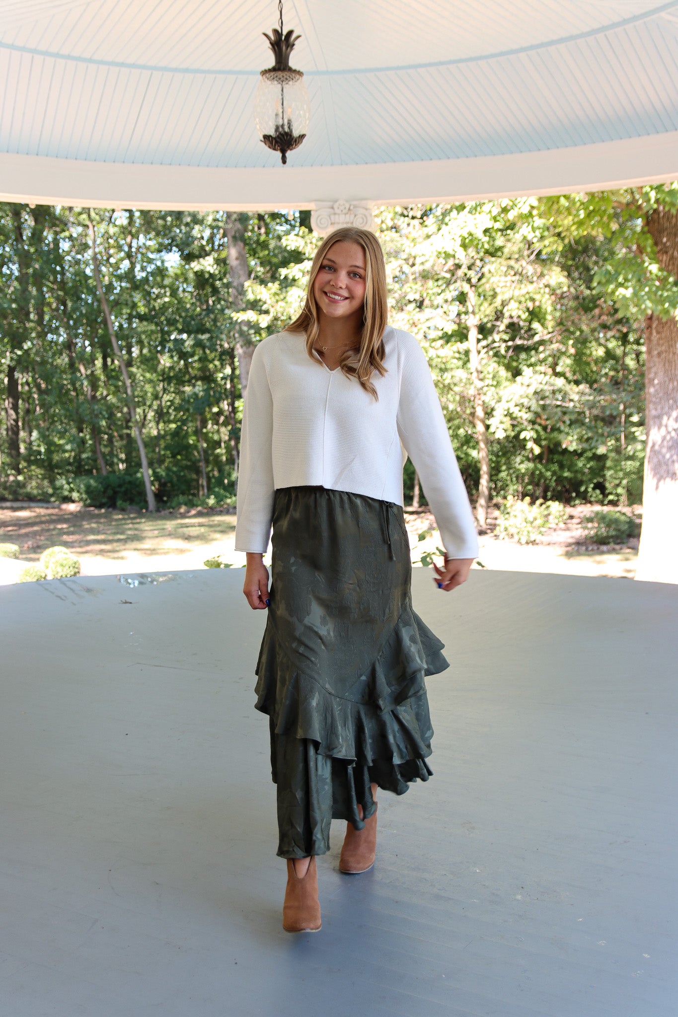 ASSIMA 'V' SWEATER TOP