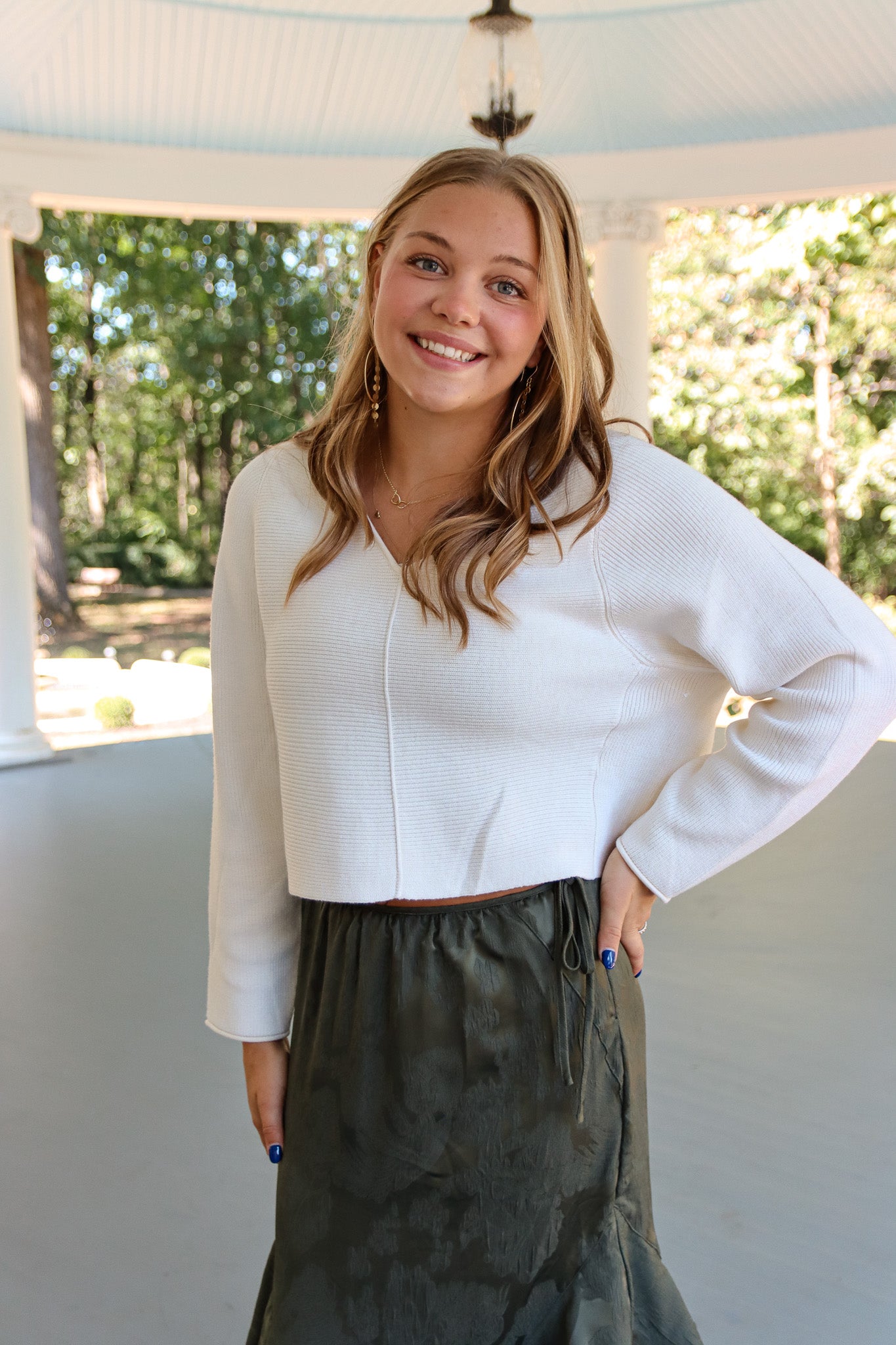 ASSIMA 'V' SWEATER TOP