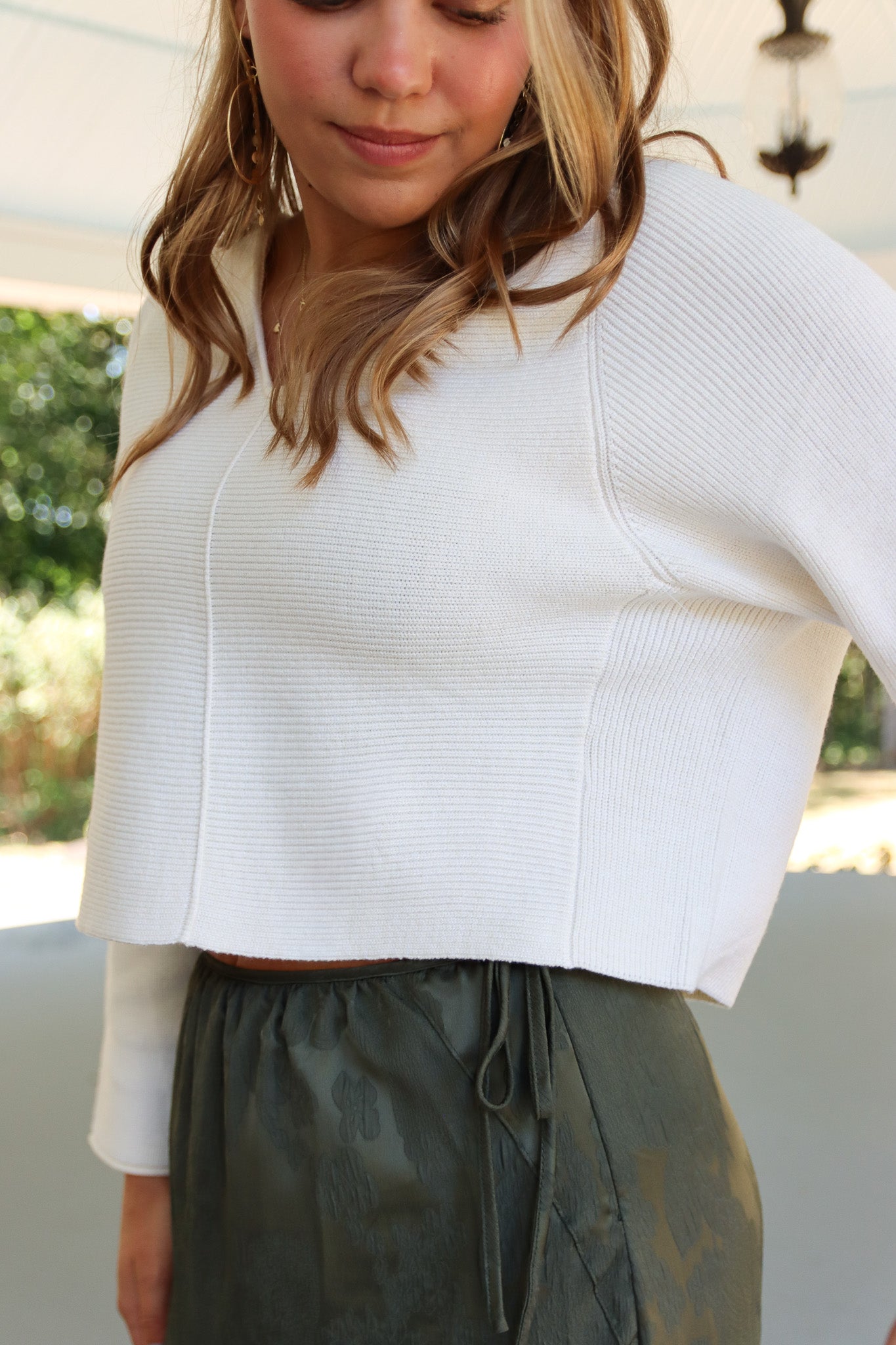 ASSIMA 'V' SWEATER TOP