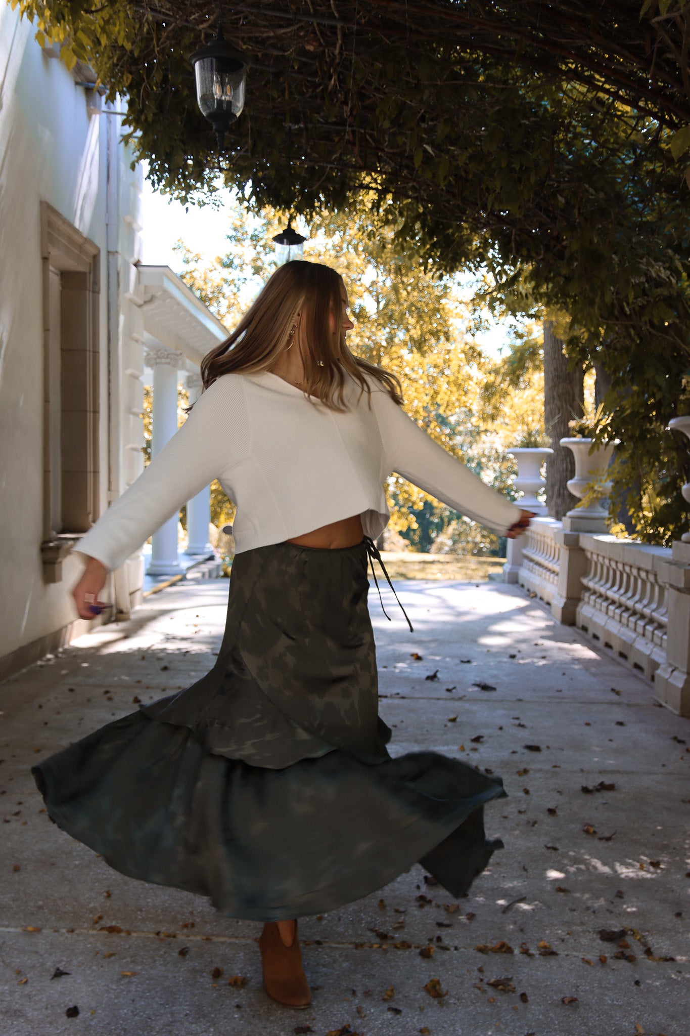 ASSIMA 'V' SWEATER TOP