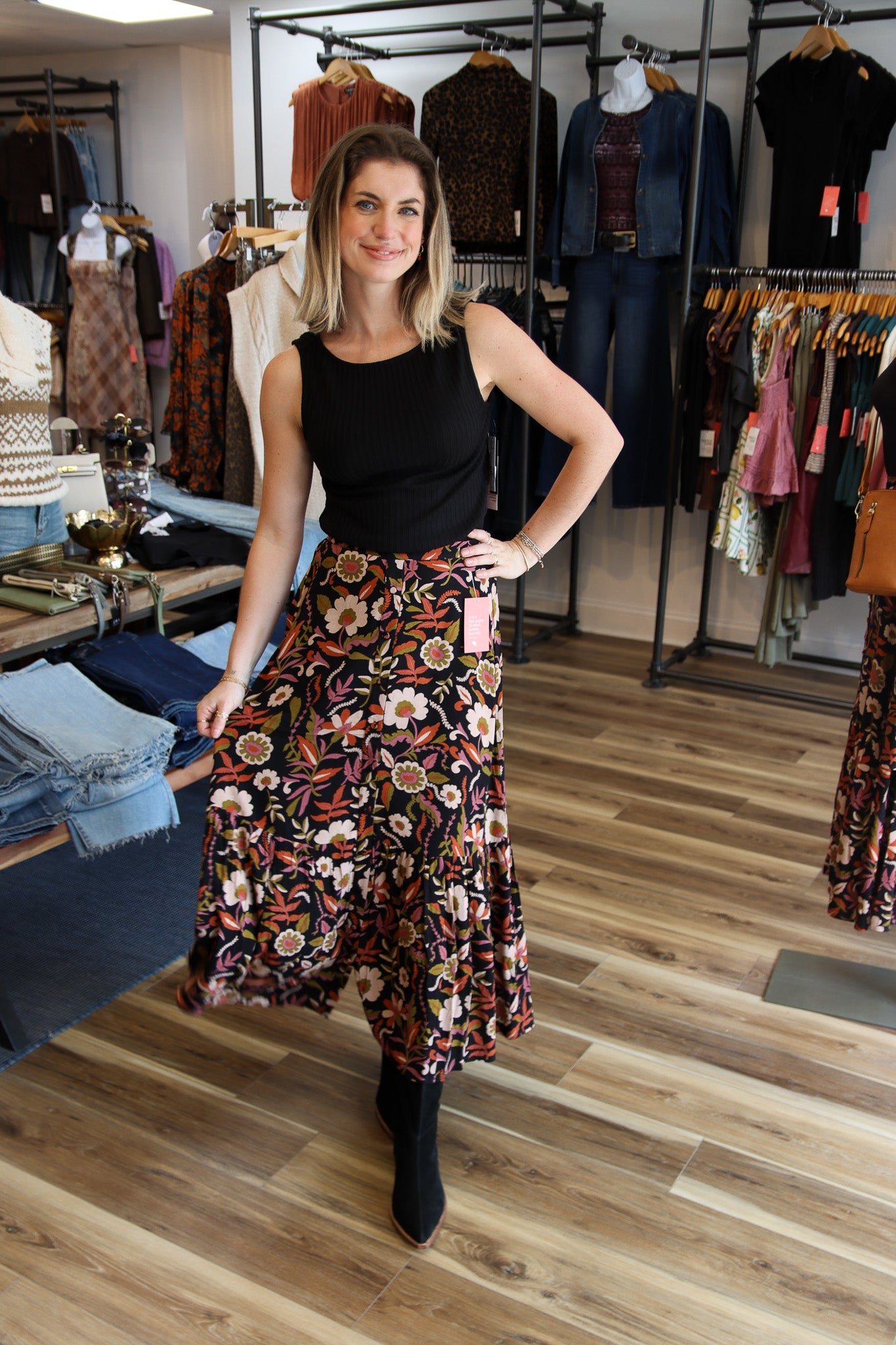 SLEEVELESS BOATNECK KNIT TOP