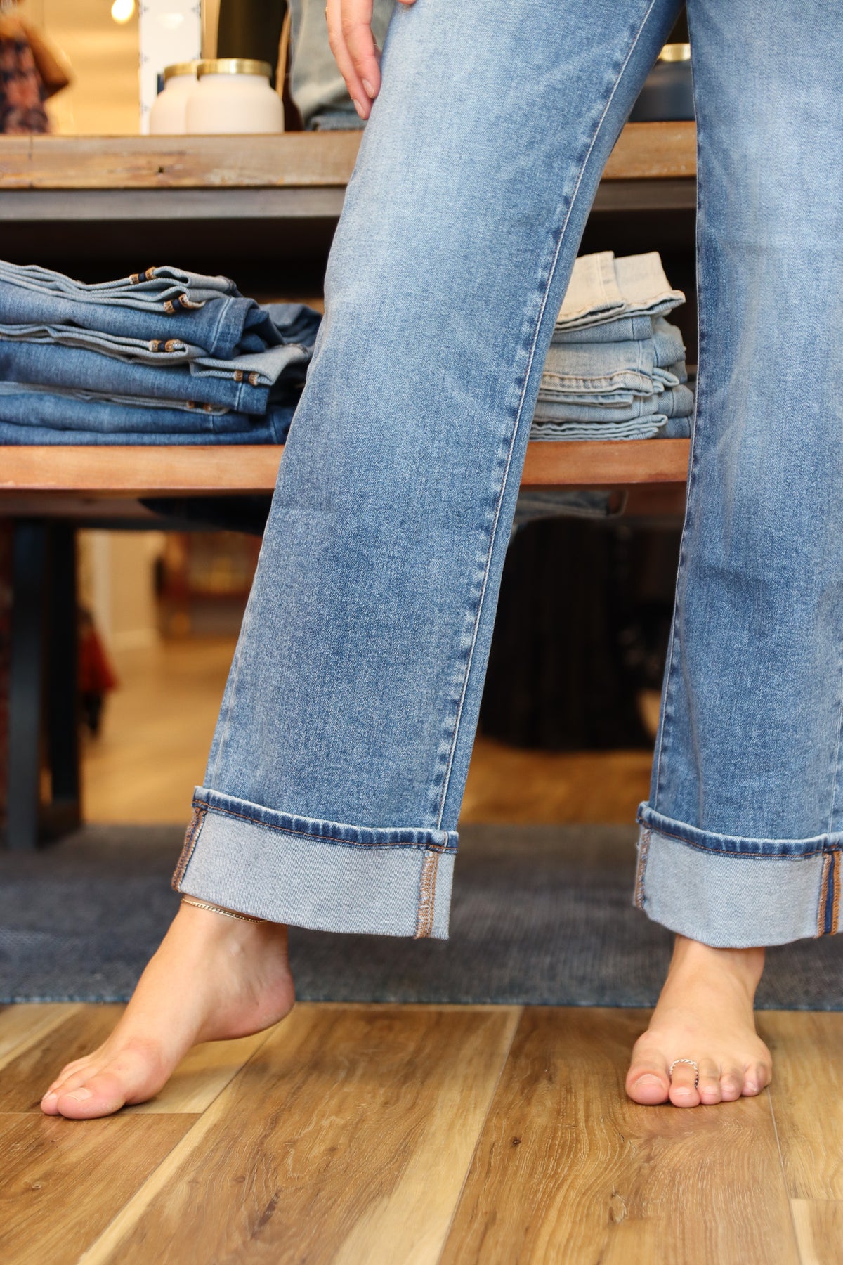 HIDDEN “ELLA” CUFFED CLASSIC STRAIGHT JEAN