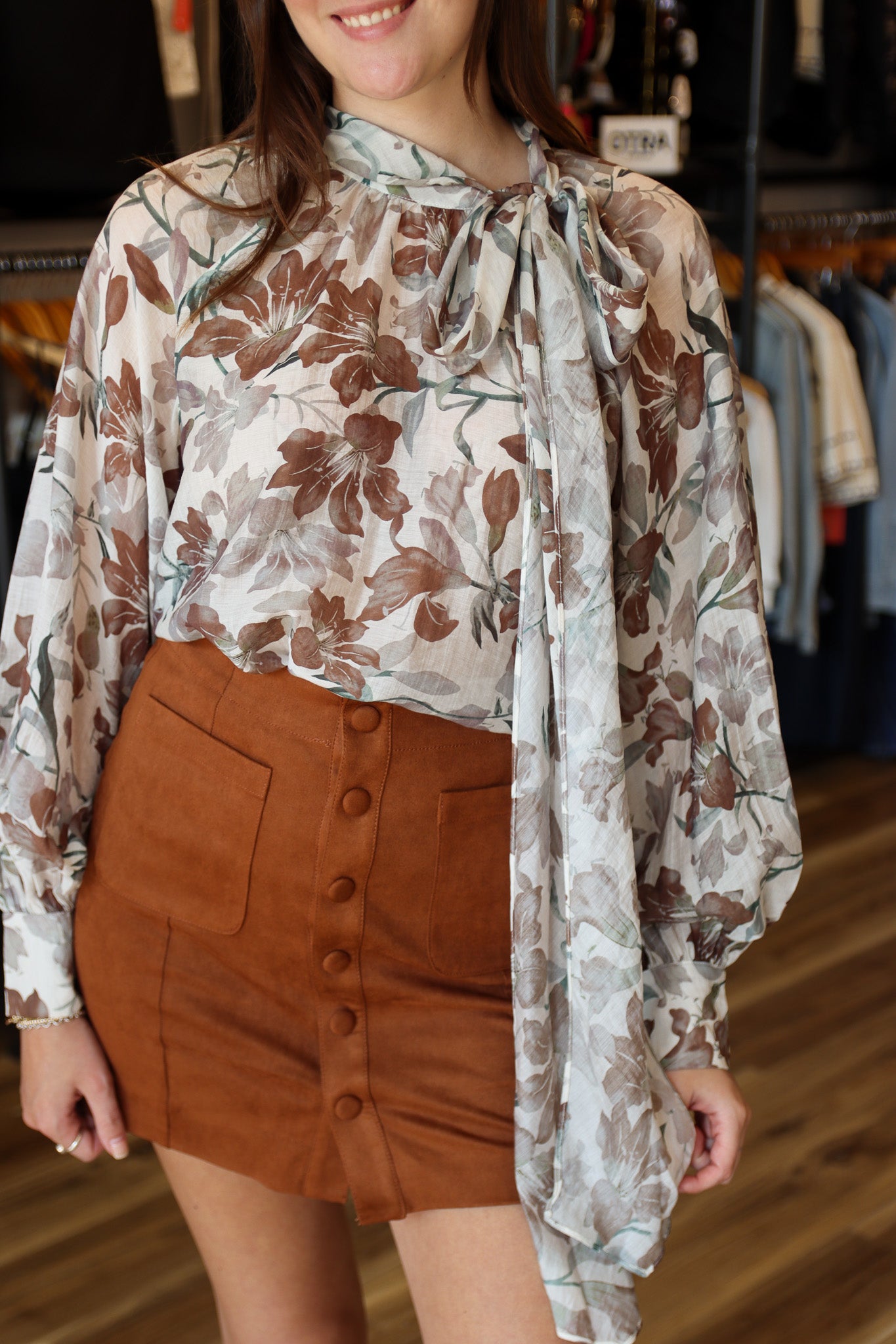 CINTHIA TIE NECK TOP