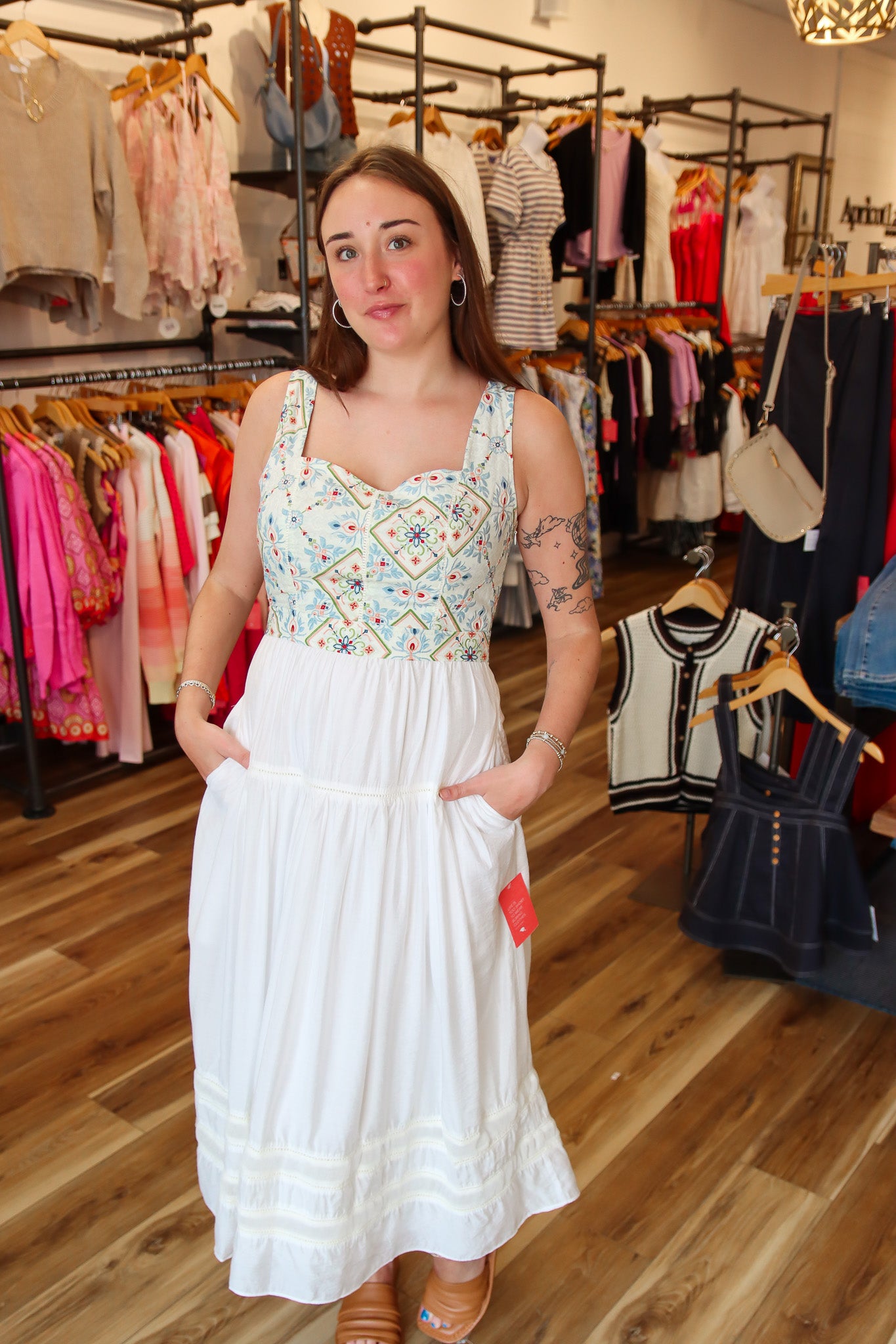 CURRENT AIR EMBROIDERED SWEETHEART NECK MIDI DRESS