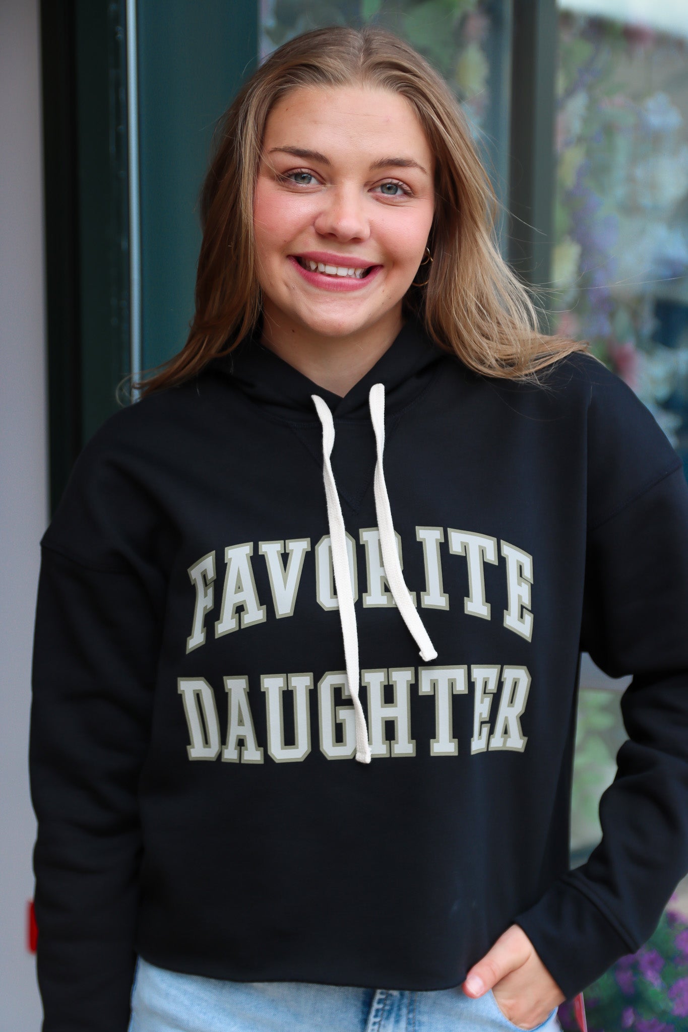 THE CROPPED COLLEGIATE HOODIE
