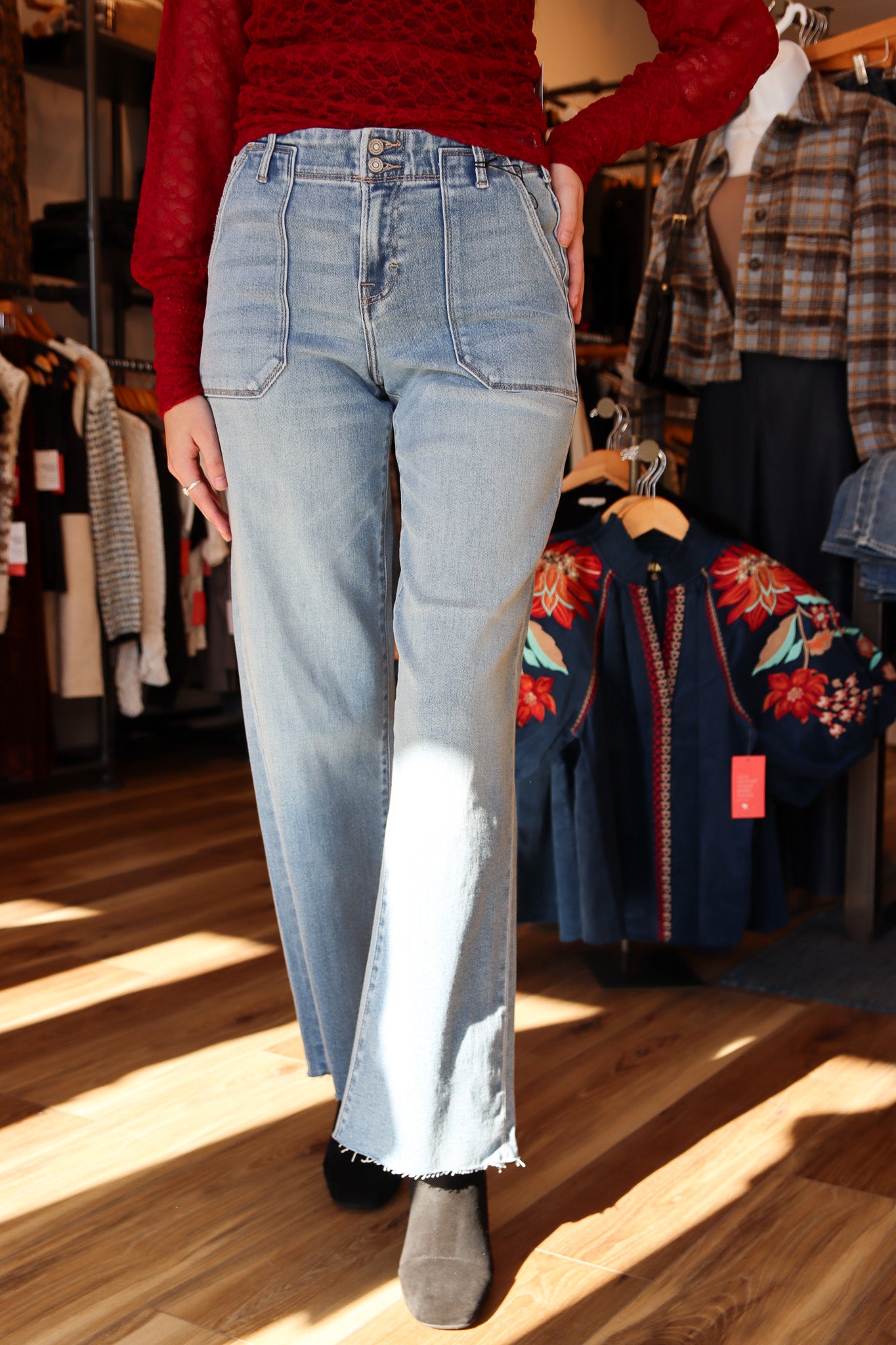 LOGAN 31" INSEAM 2 BUTTON WITH PATCH POCKET JEAN