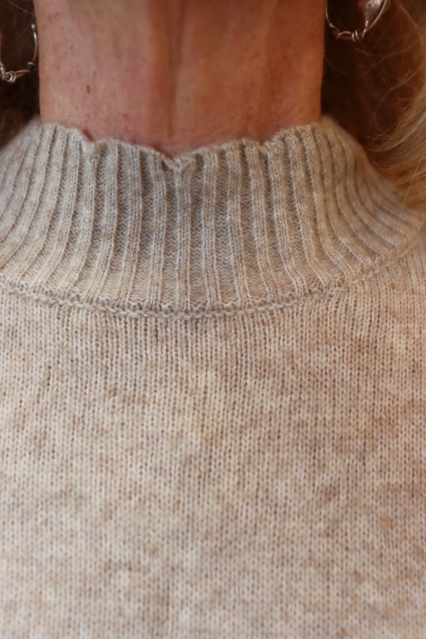 OLIVIA RUFFLE TURTLENECK