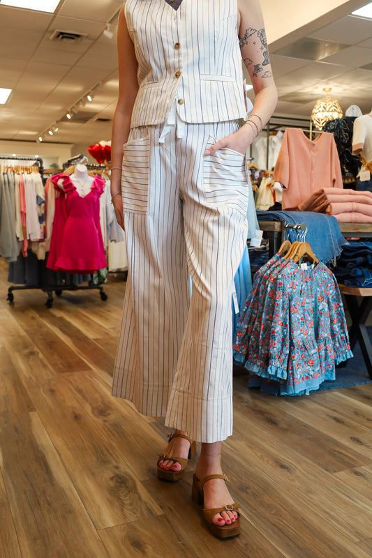 STRIPED POCKET DETAIL CROPPED PANT