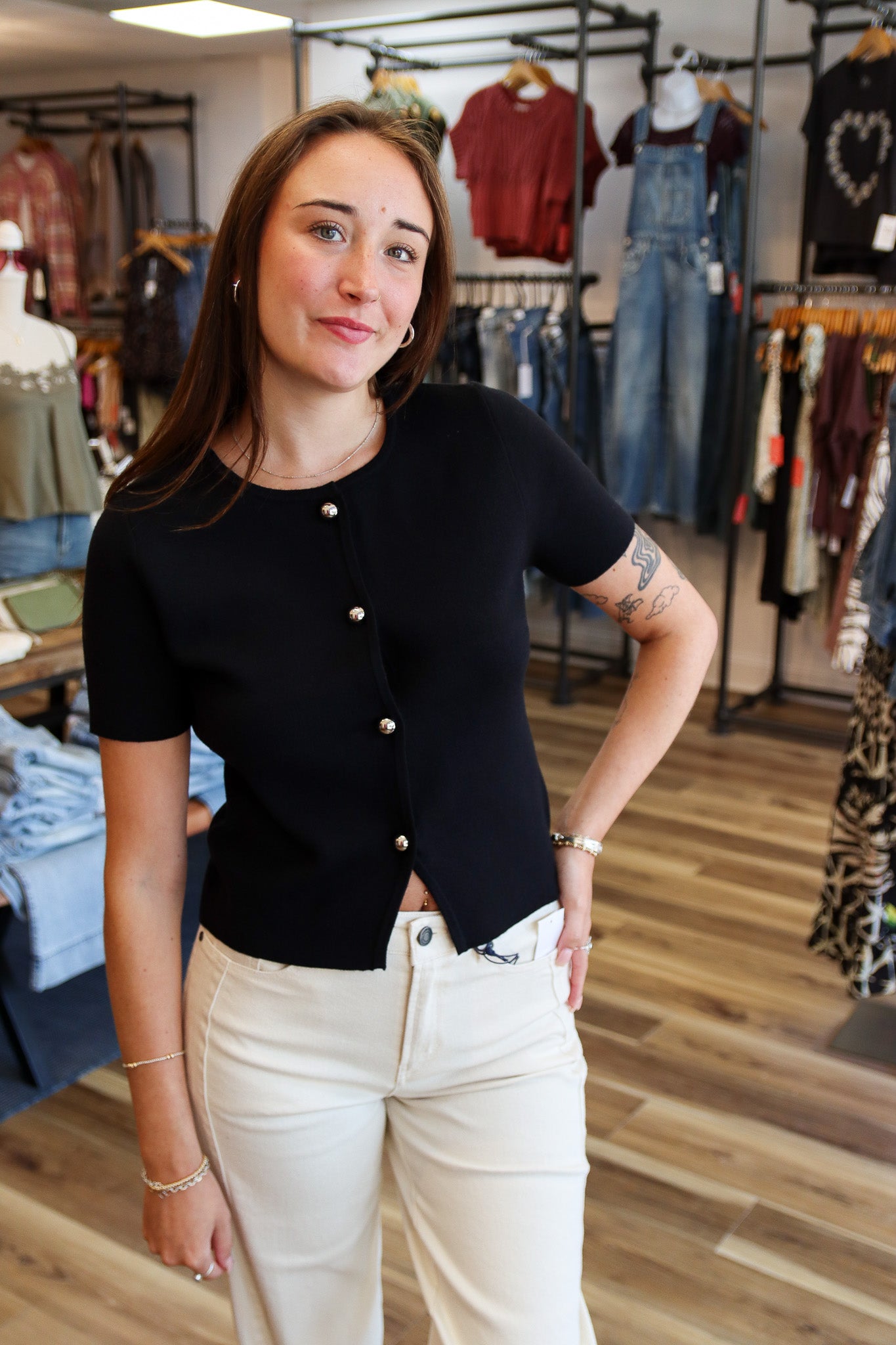 SIHAM SHORT SLEEVE V-NECK GOLD BUTTON VEST