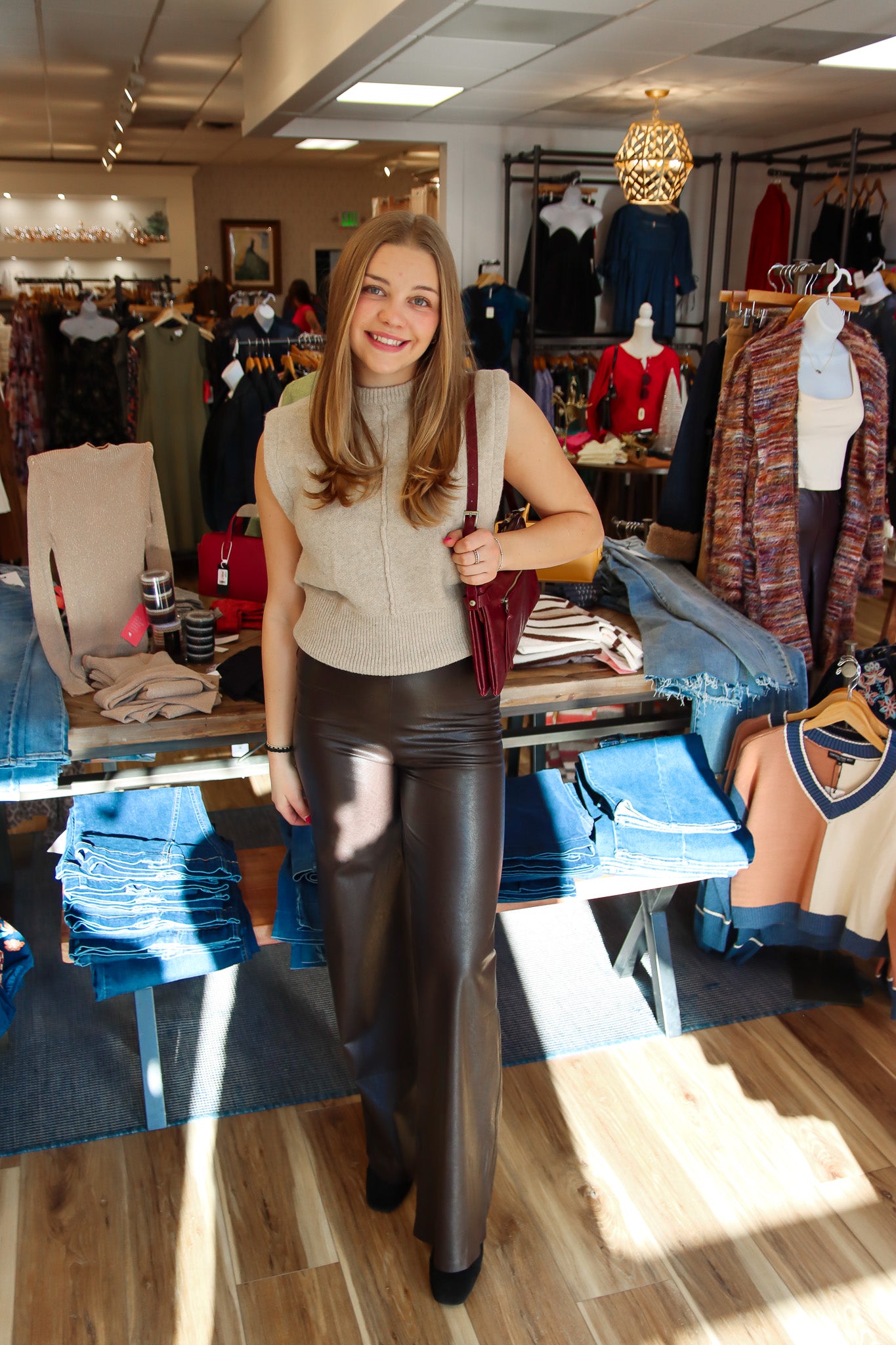 CREWNECK SWEATER VEST W/ SIDE PLEATS