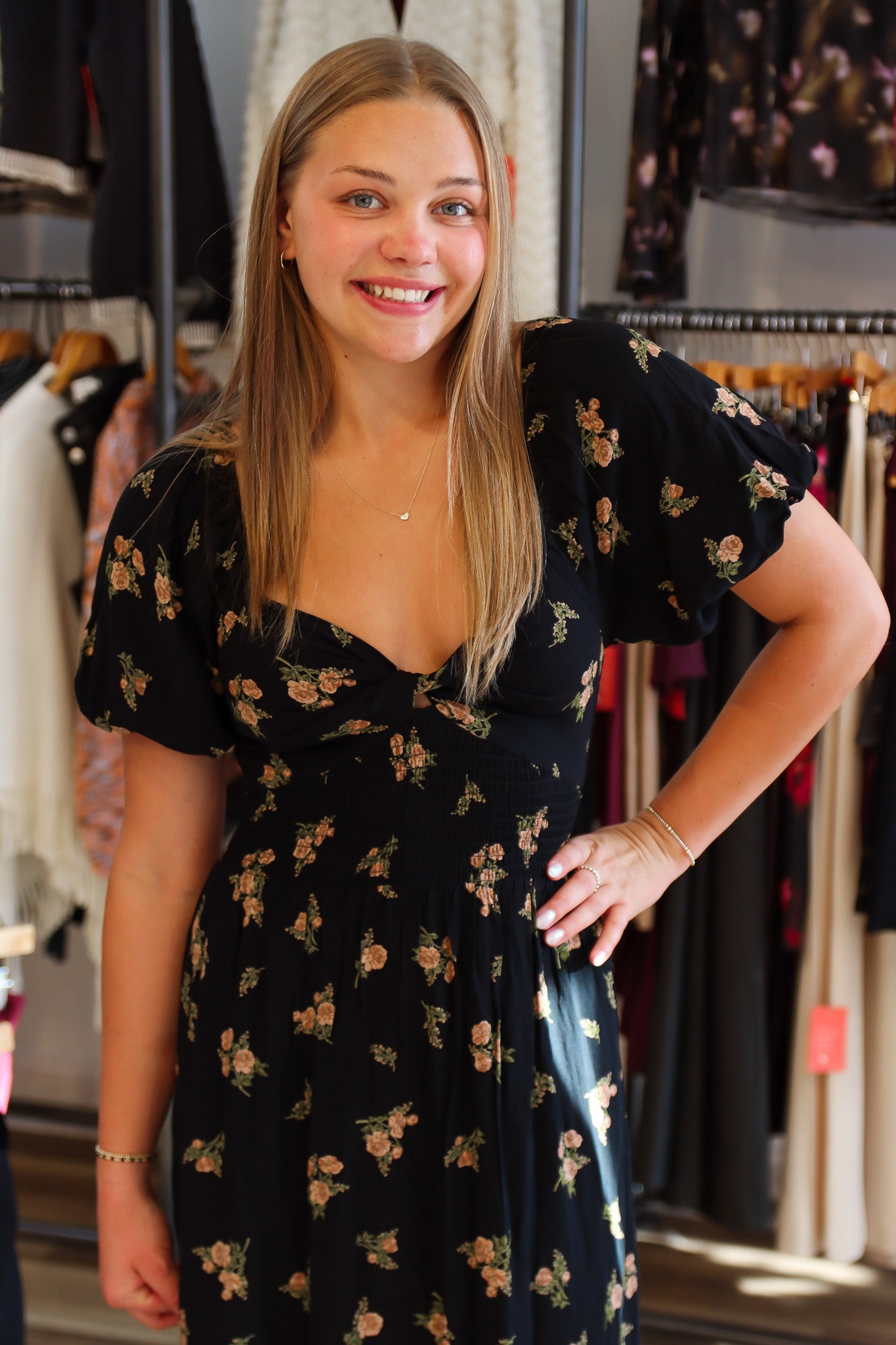 ELYSSIA SHORT SLEEVE MIDI DRESS