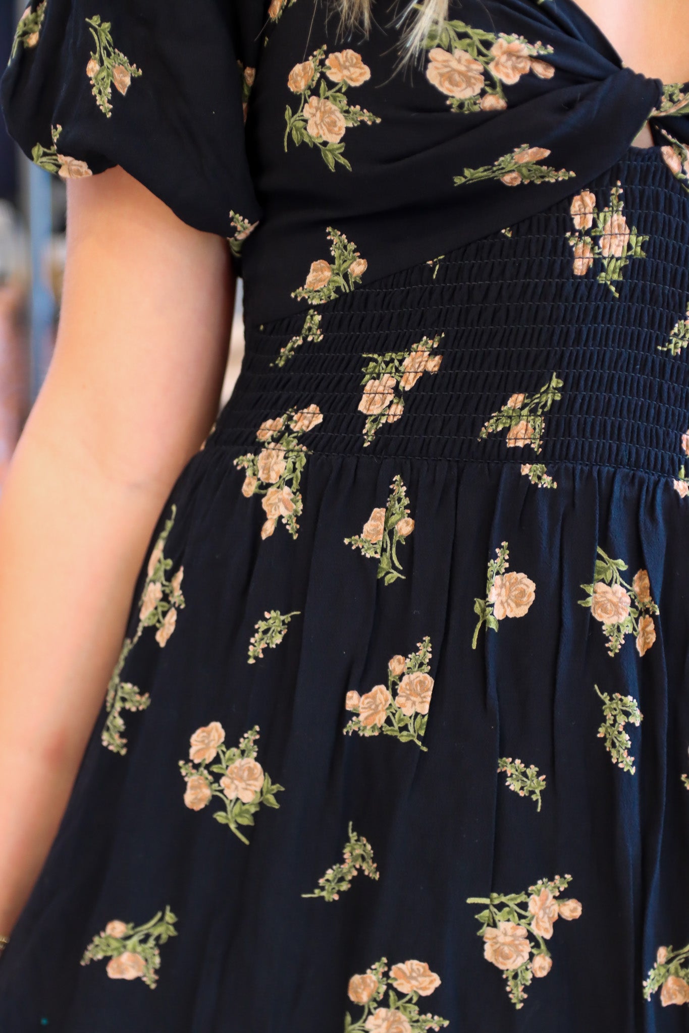 ELYSSIA SHORT SLEEVE MIDI DRESS