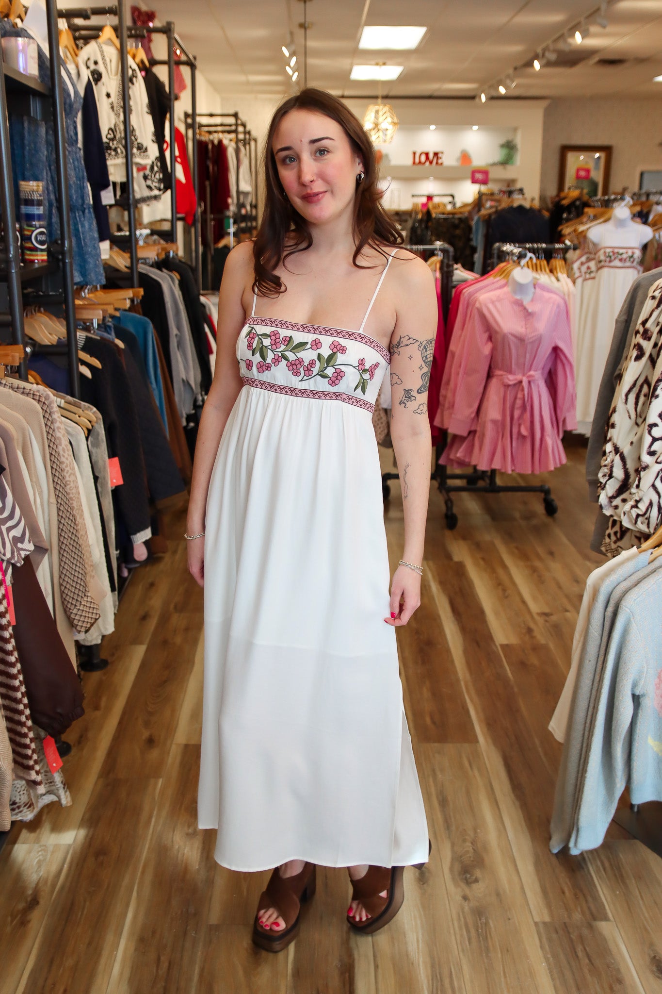 ENZOO FLORAL EMBROIDERED TANK MIDI DRESS