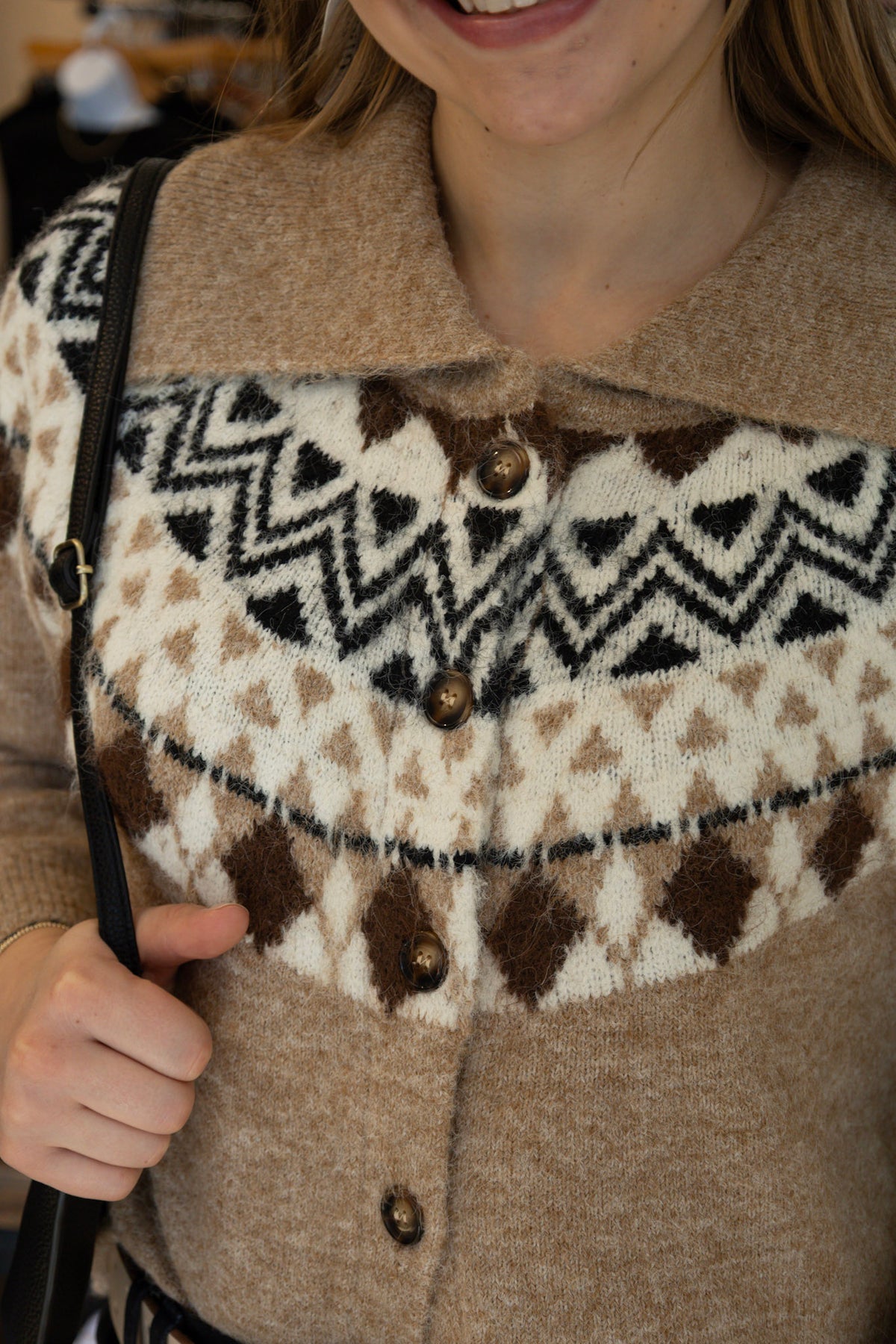 COZY GEOMETRIC PATTERNED WIDE COLLAR SWEATER
