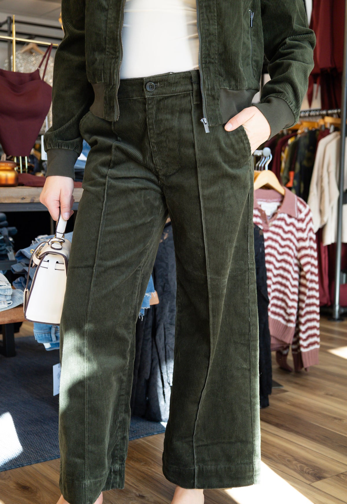 LIVERPOOL MID-RISE CROP WIDE LEG W PINTUCK