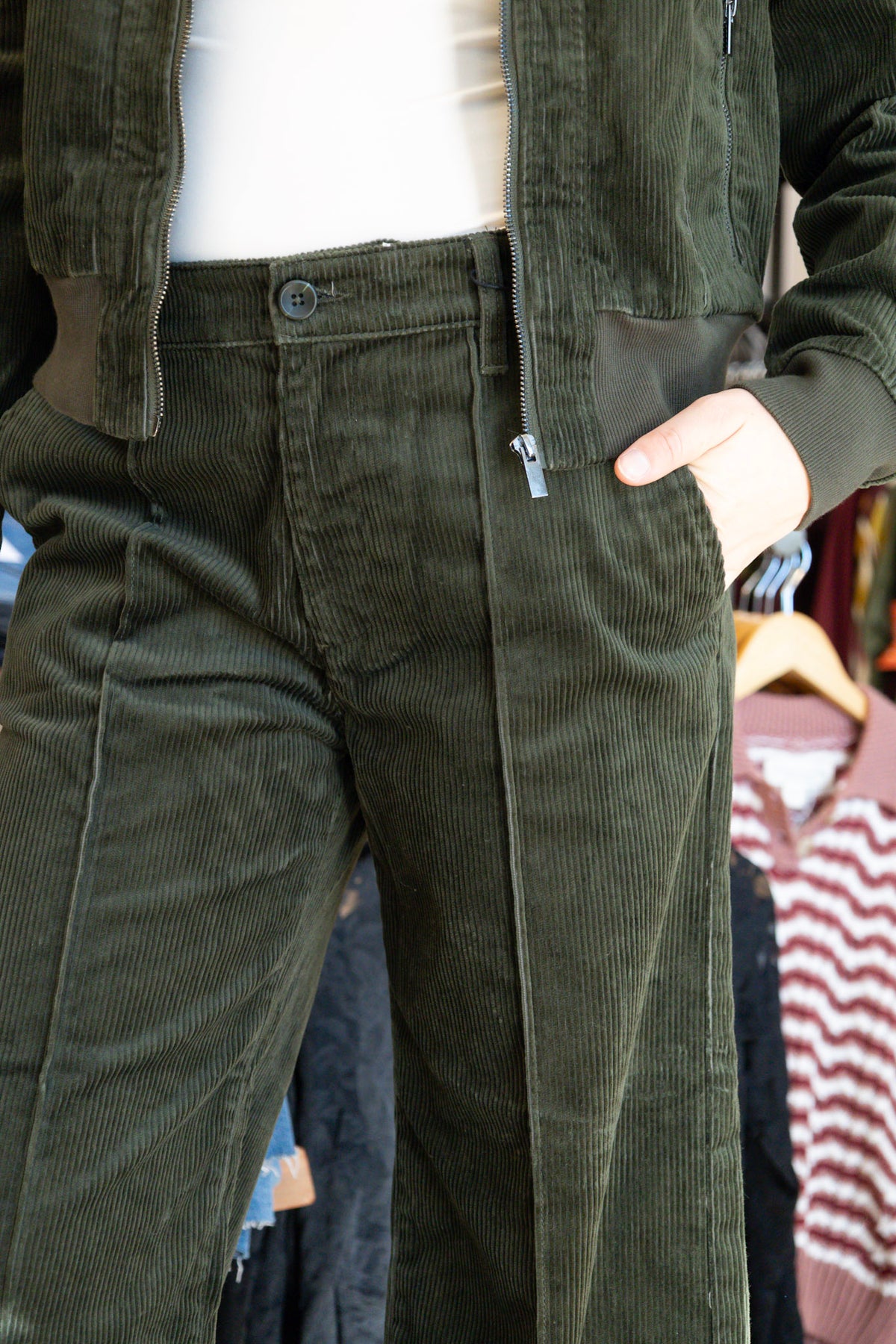 LIVERPOOL MID-RISE CROP WIDE LEG W PINTUCK